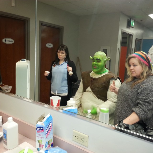 Shrek the Musical - Scera - BJ getting made up