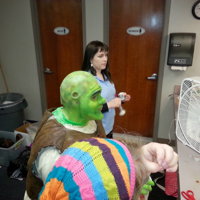 Shrek the Musical - Scera - More makeup